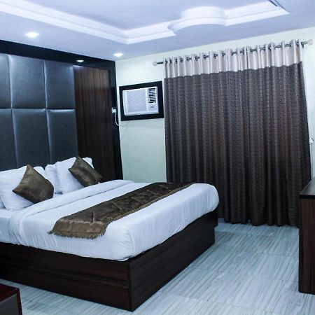Six Diamond Hotel อีเคจา ภายนอก รูปภาพ