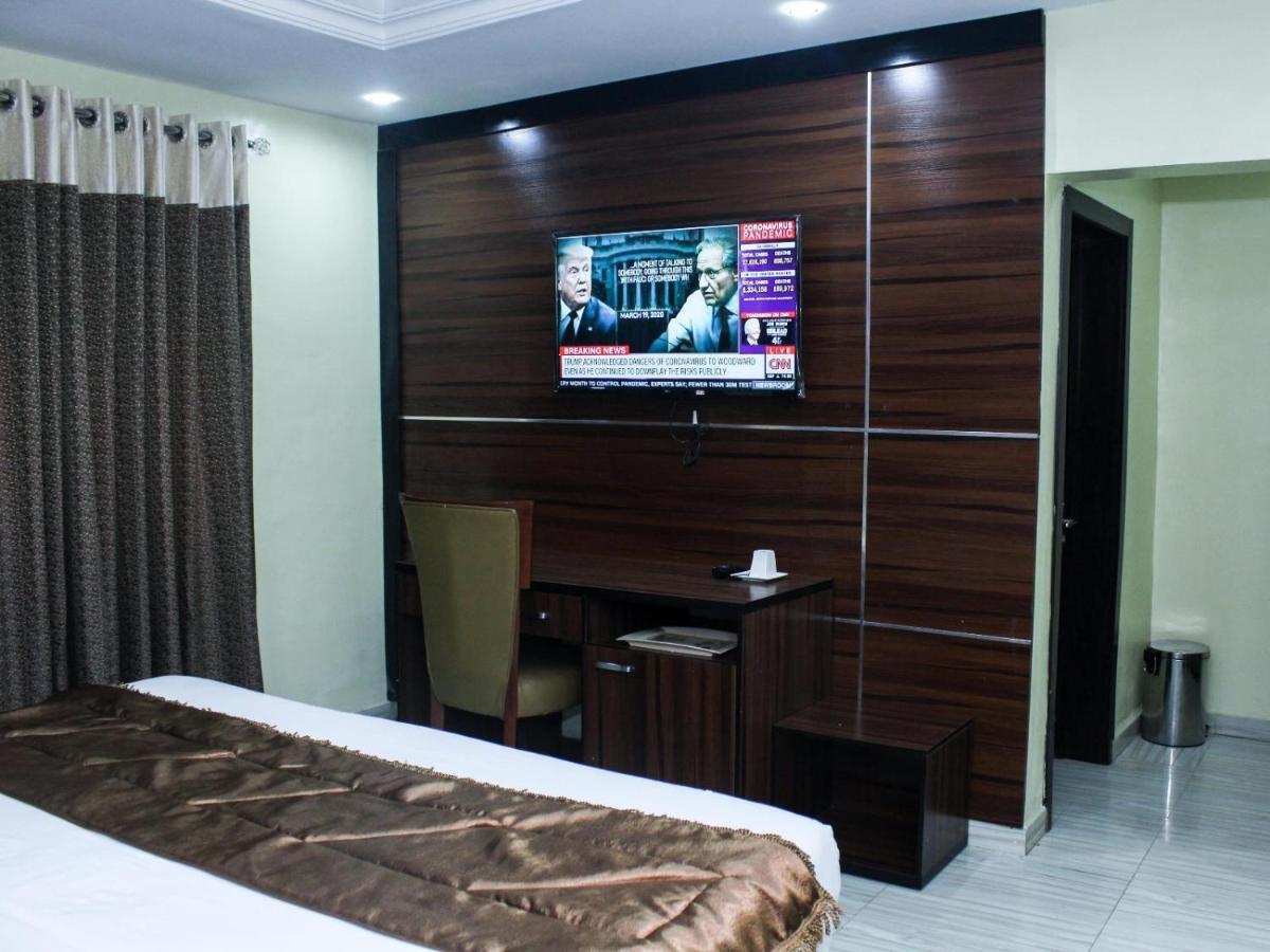 Six Diamond Hotel อีเคจา ภายนอก รูปภาพ