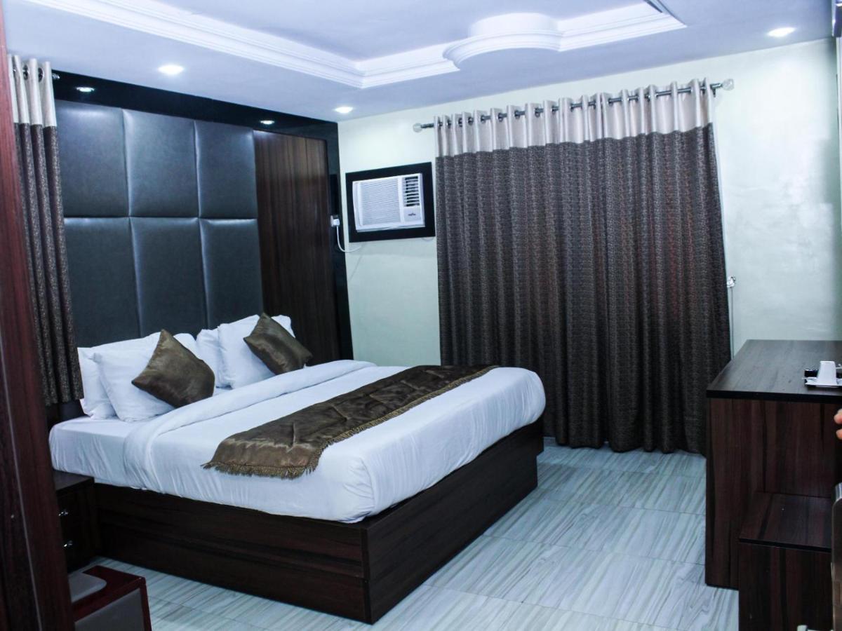 Six Diamond Hotel อีเคจา ภายนอก รูปภาพ
