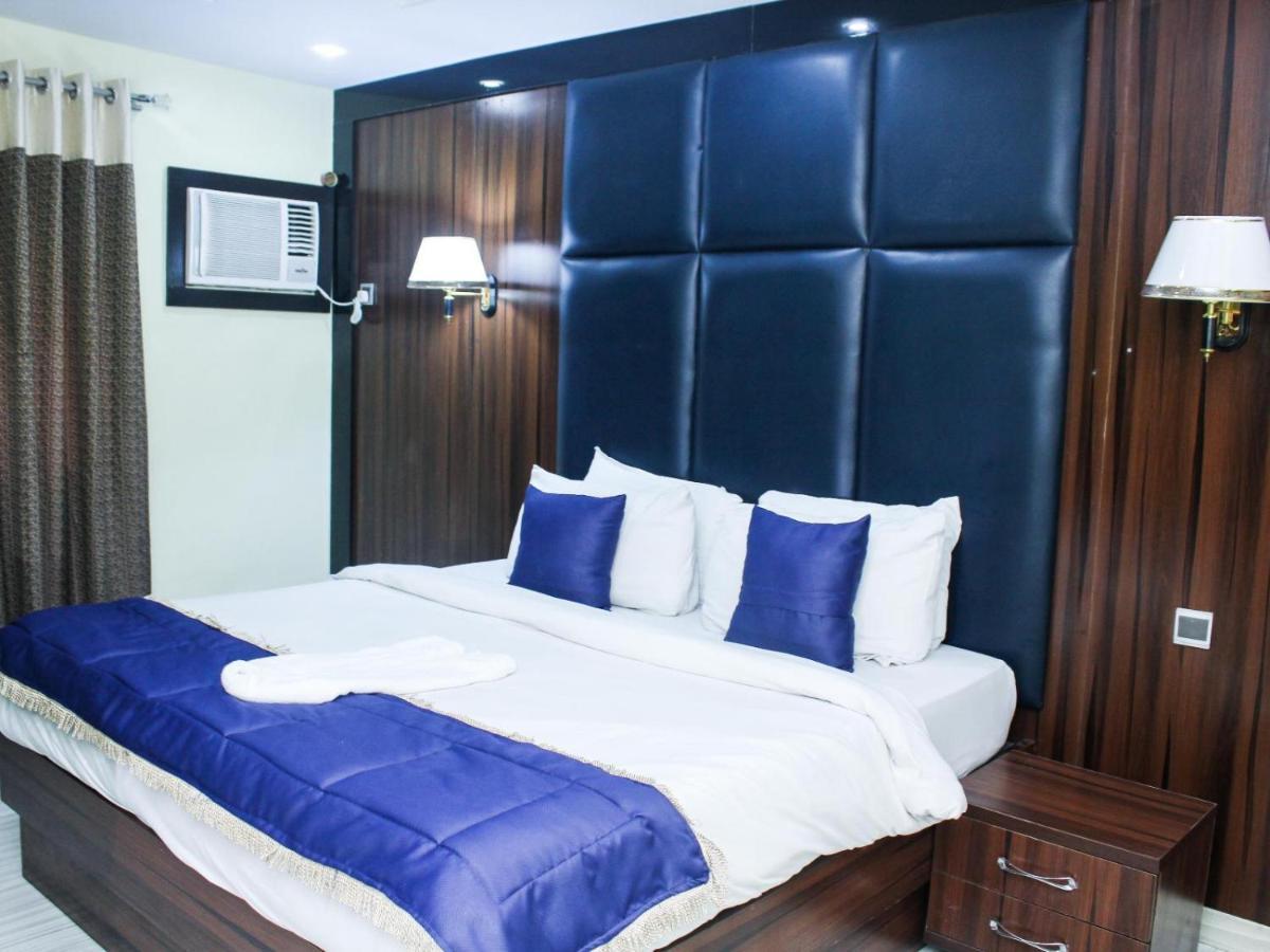 Six Diamond Hotel อีเคจา ภายนอก รูปภาพ