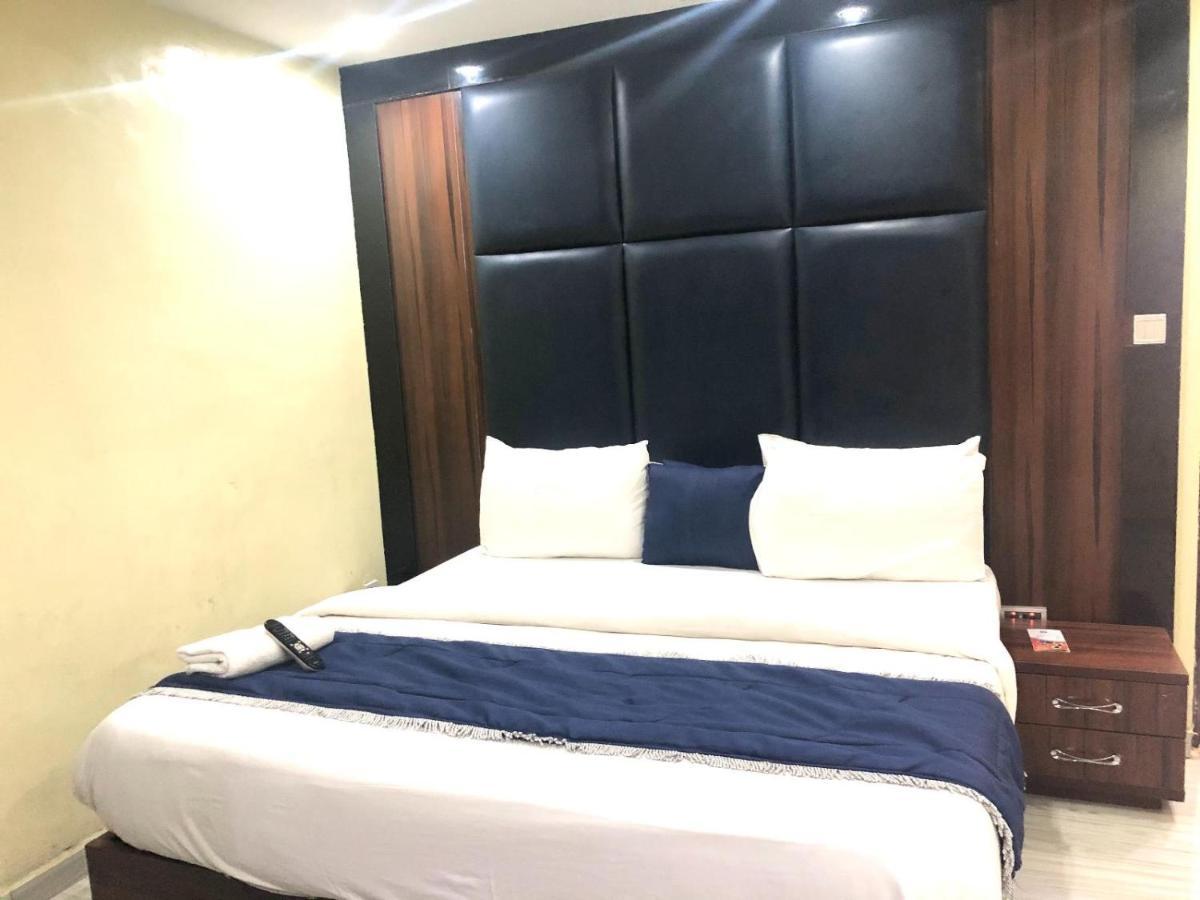Six Diamond Hotel อีเคจา ภายนอก รูปภาพ