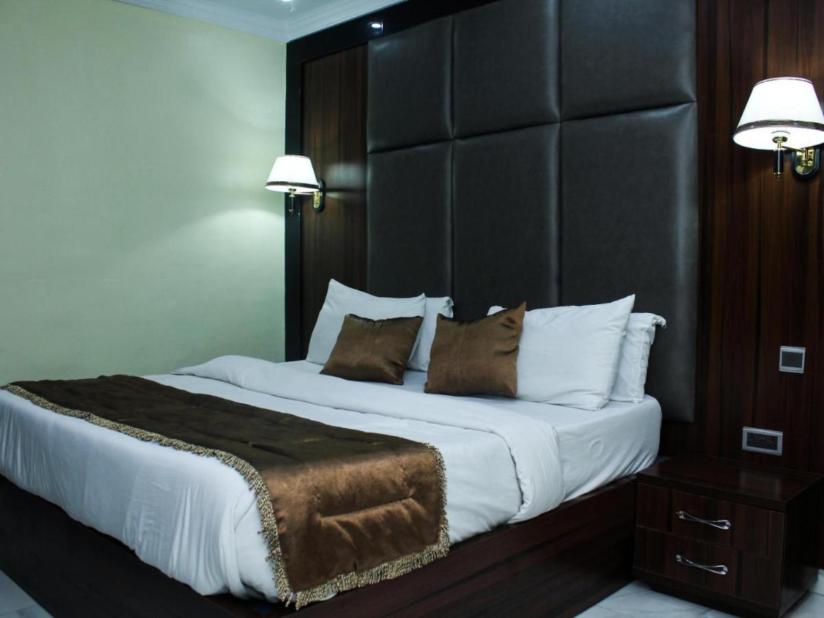 Six Diamond Hotel อีเคจา ภายนอก รูปภาพ